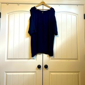 Navy cold shoulder shirt. Plus size 4X (30/32).